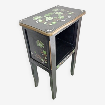 Table de chevet vintage motif floral