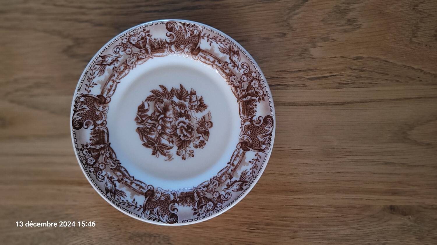 6 assiettes à dessert en opaline