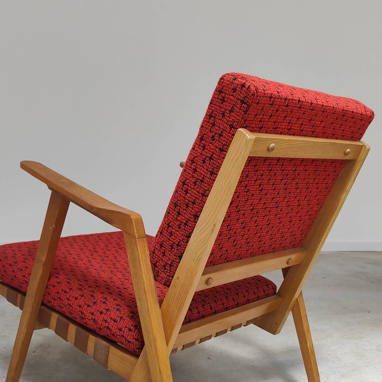 Pair of armchairs in mottled red and wood by Uluv, former Czechoslovakia 1960