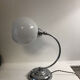 Lampe ancienne articulée en chrome avec opaline