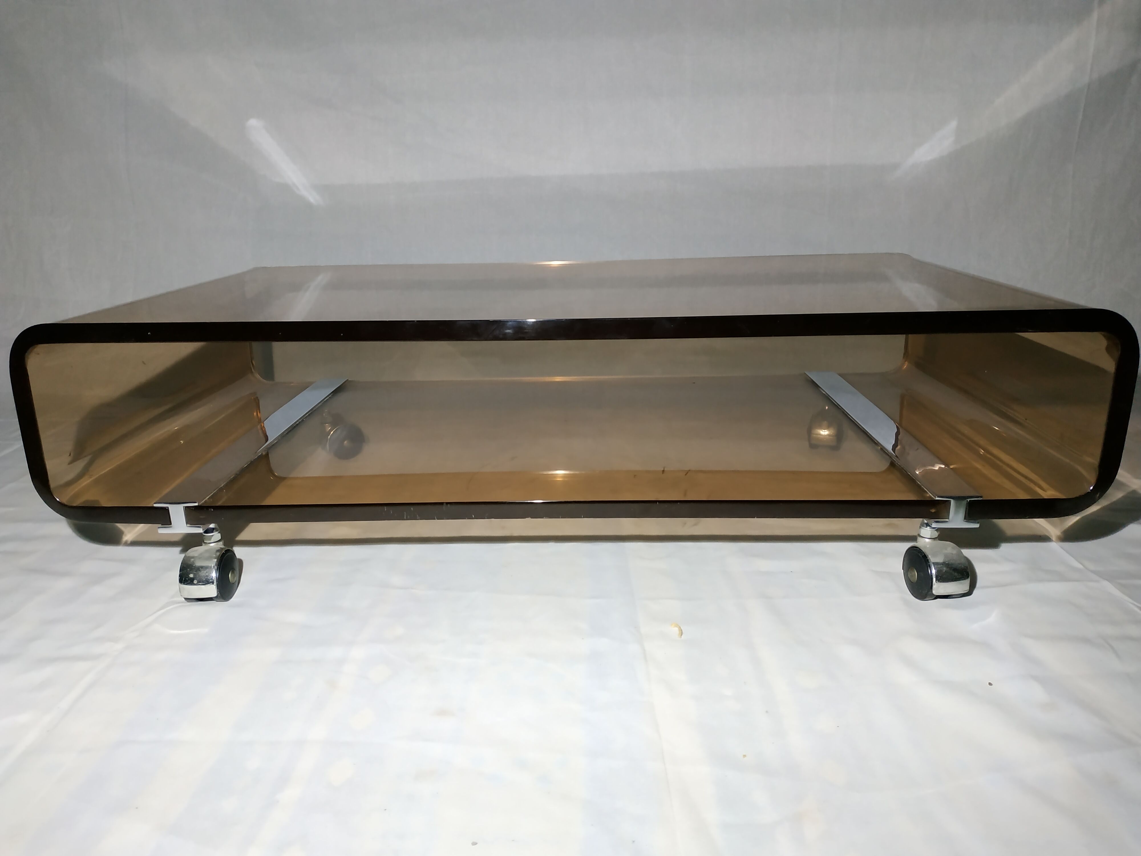 Vintage coffee table in plexiglas 1970