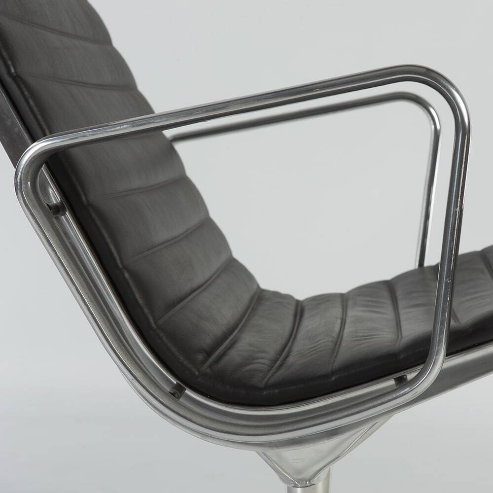 Chaise longue noire en aluminium Herman Miller Original Eames EA316 « Ribbed »