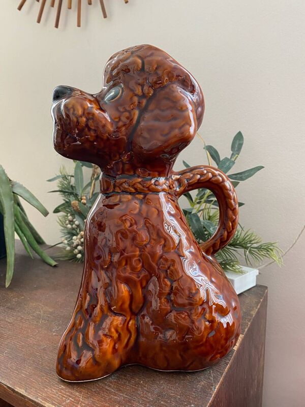 Pichet en barbotine chien caniche