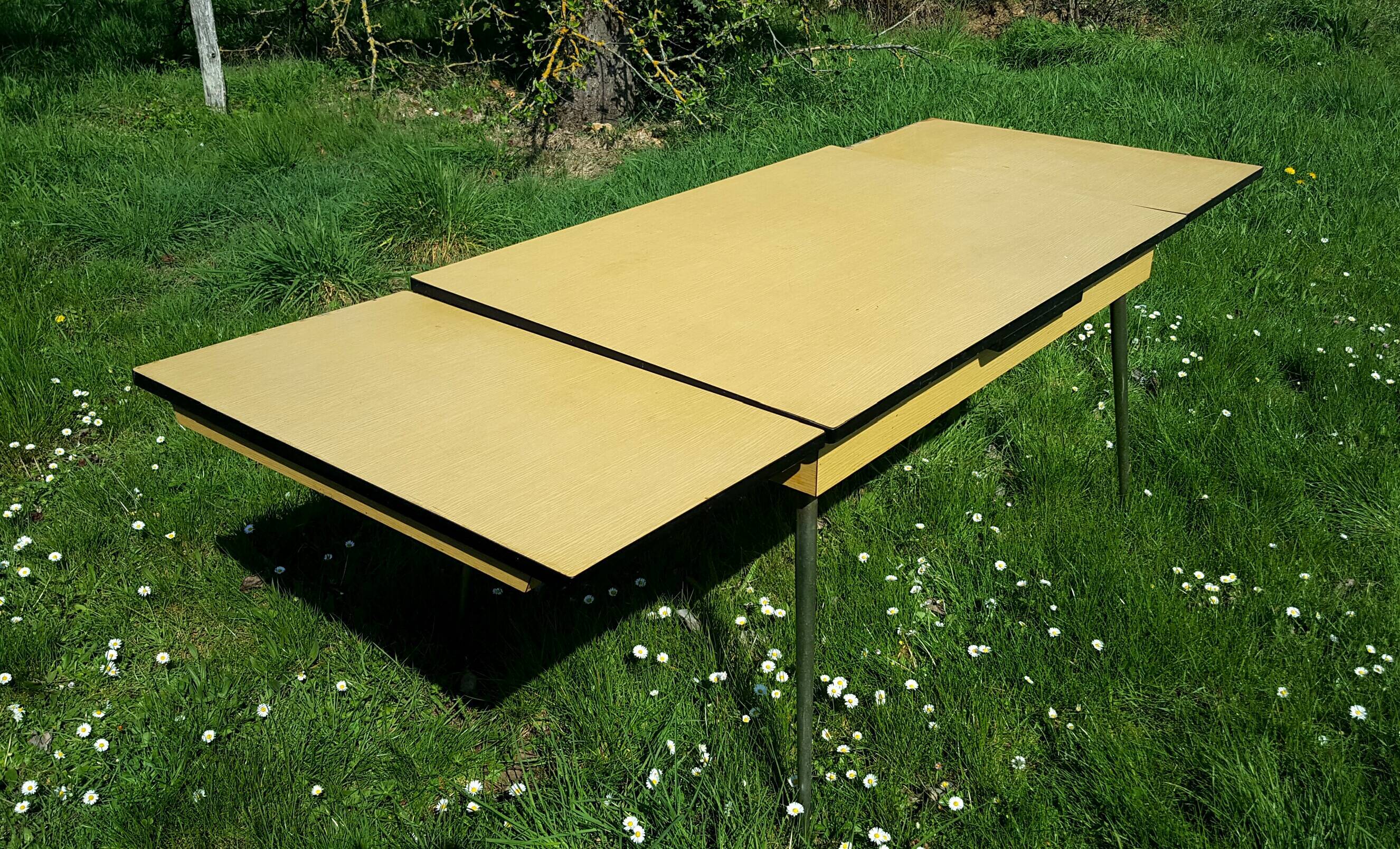 Vintage formica table with extensions circa 1970)
