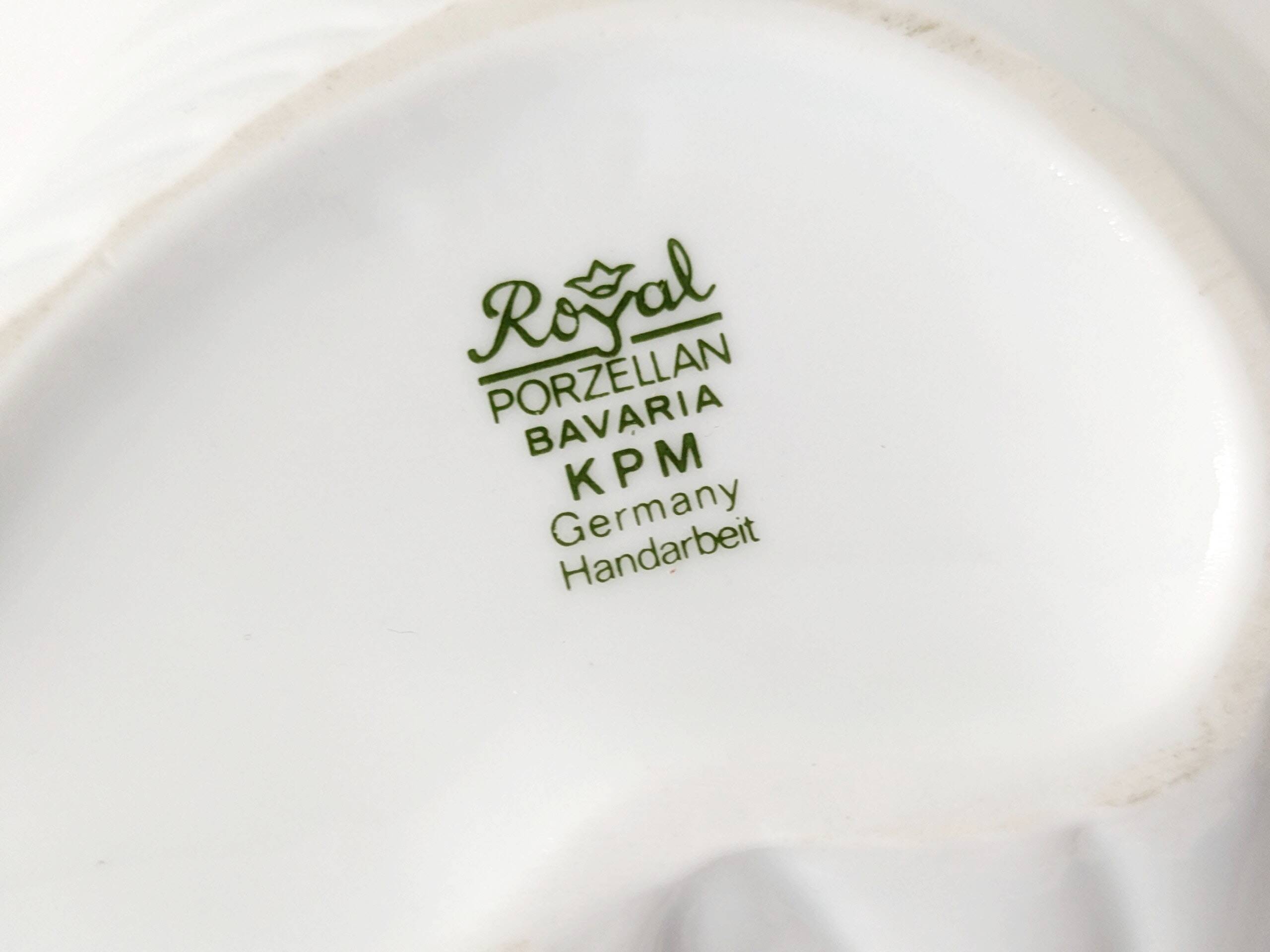 Shell-shaped porcelain catchall, Royal KPM Bavaria from the 1970s.