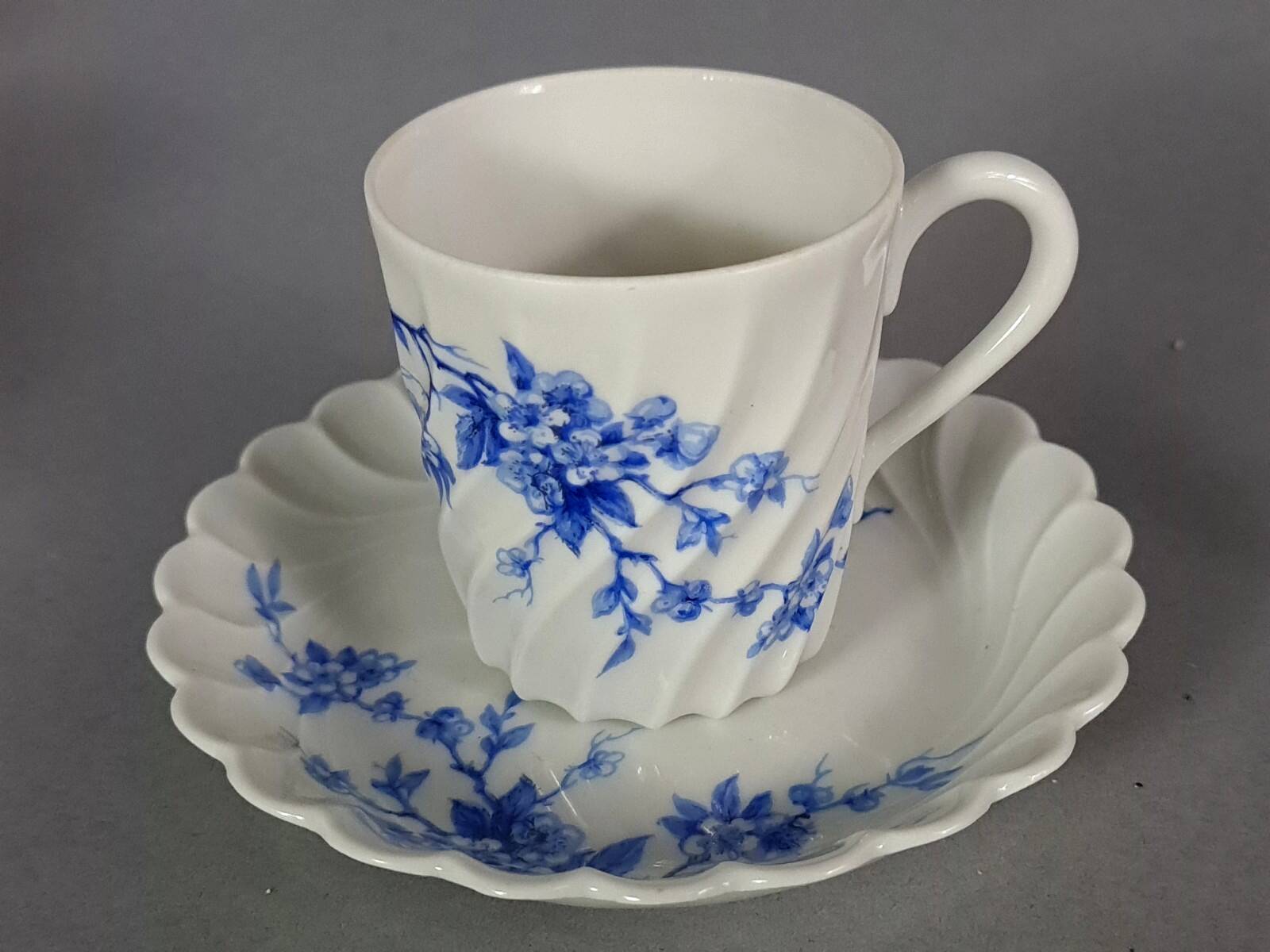 6 Haviland Limoges porcelain coffee cups and saucers C640