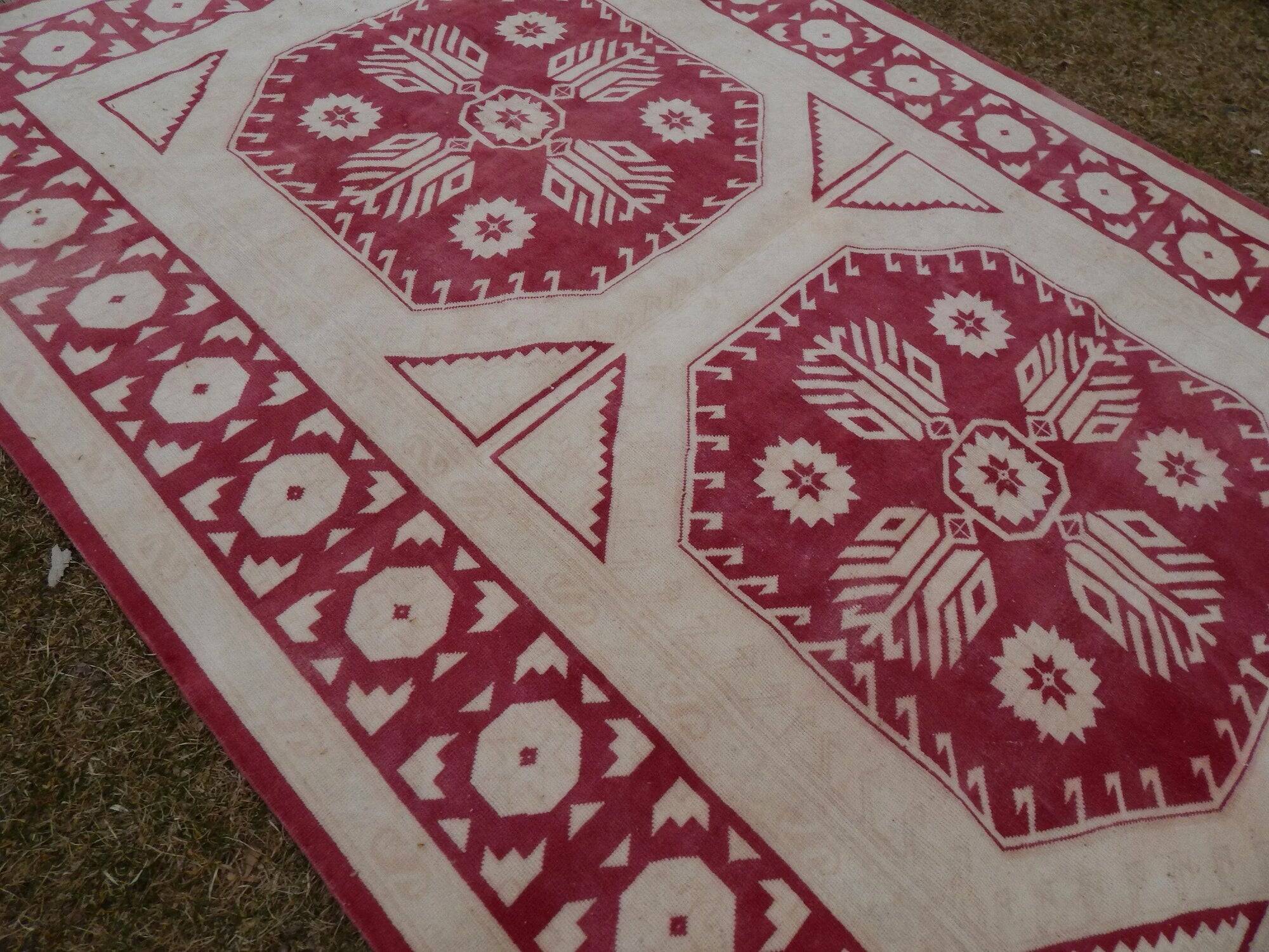Vintage handmade Turkish rug 200x298 cm