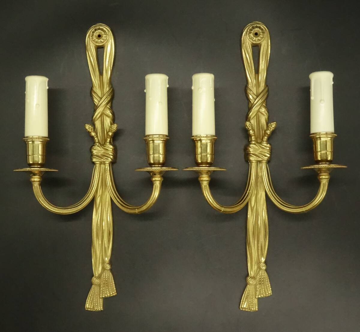 Large pair of Louis XVI style wall lights from Hettier Vincent - bronze