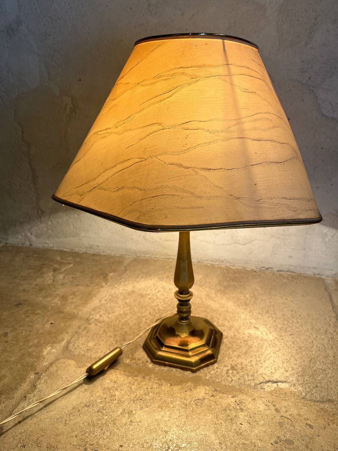 Vintage 1950 brass lamp