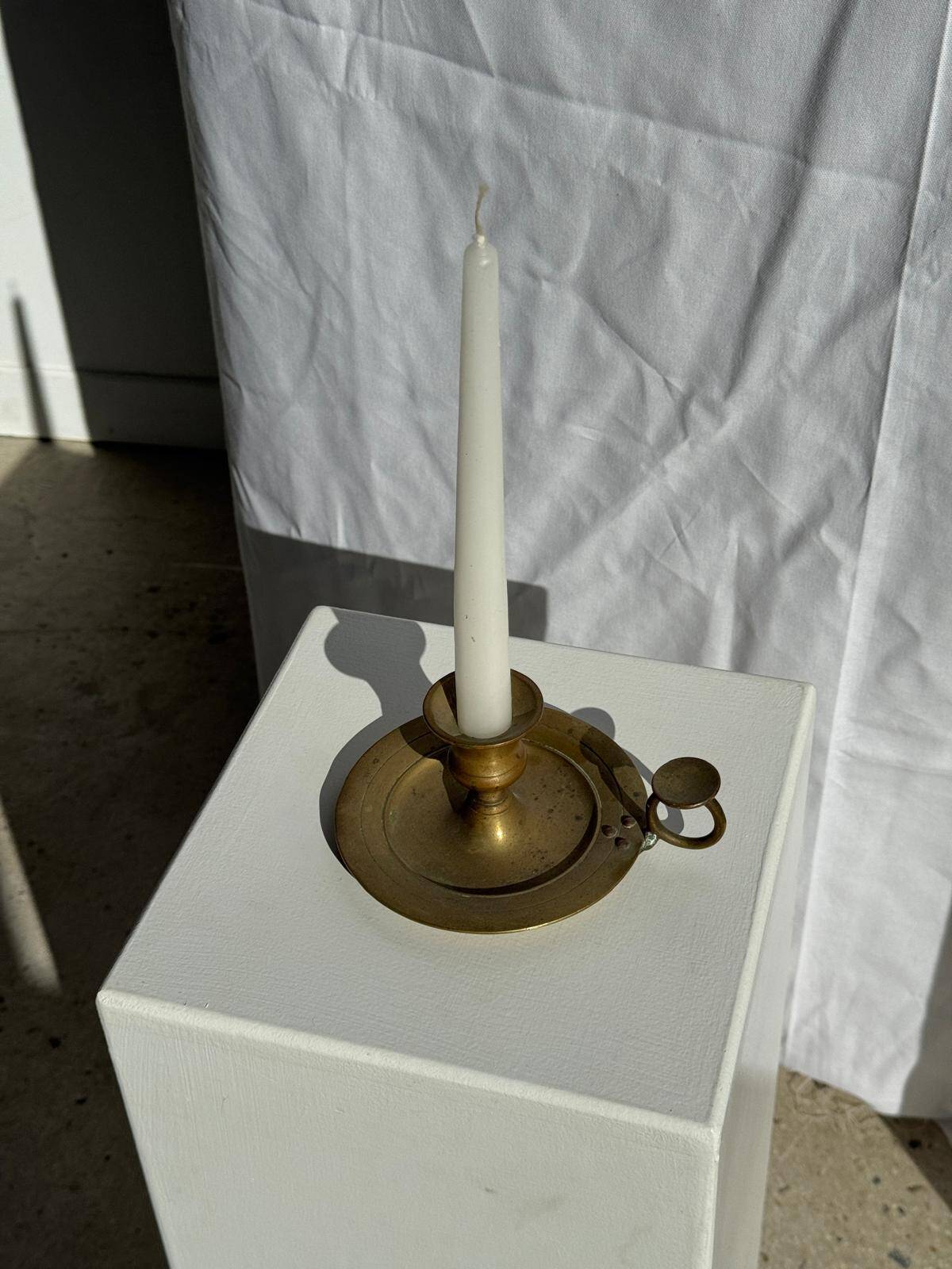 Antique gold hand candlestick with a handle fixed by 3 rivets H8 D13