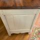 Commode d'époque régence patinée gris clair. Parfait état.