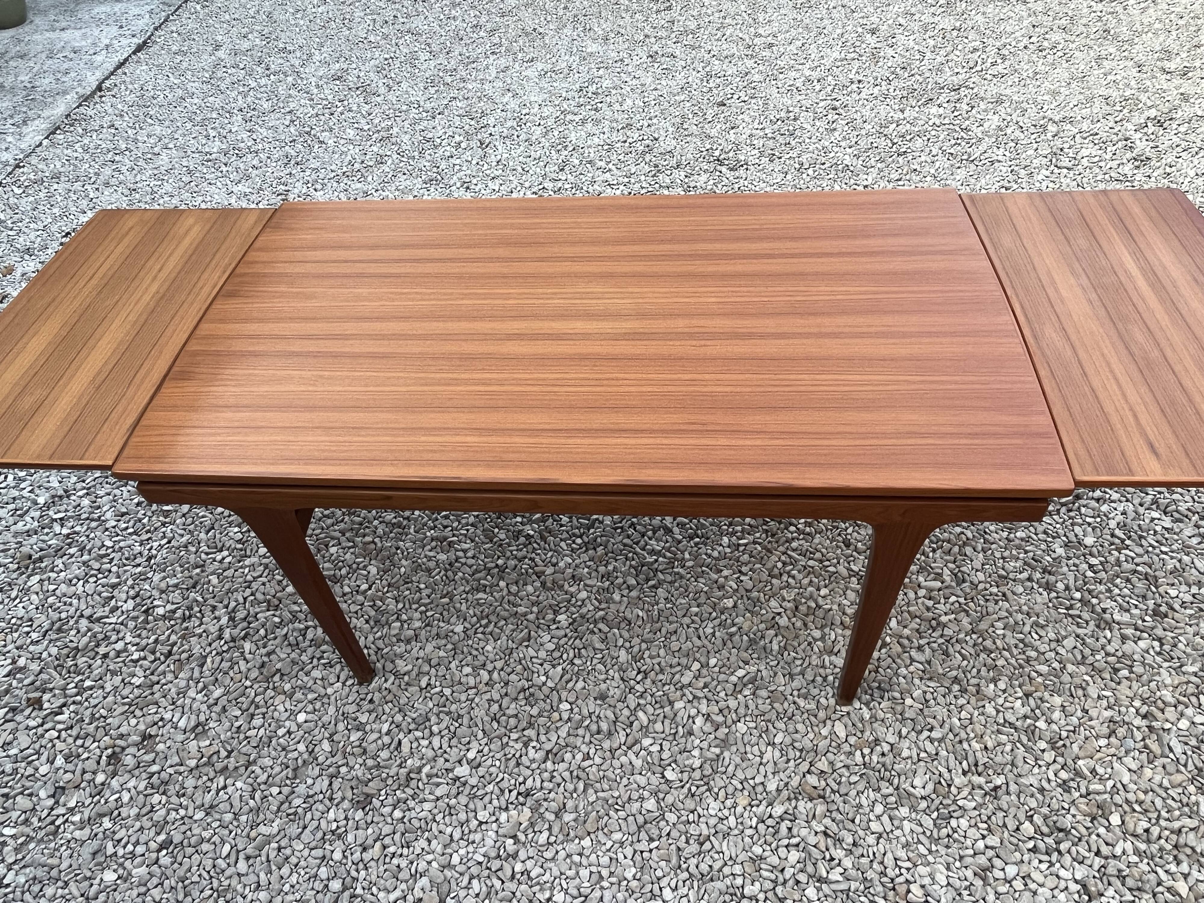 Table de repas scandinave en teck