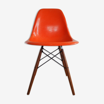 DSW Eames chair