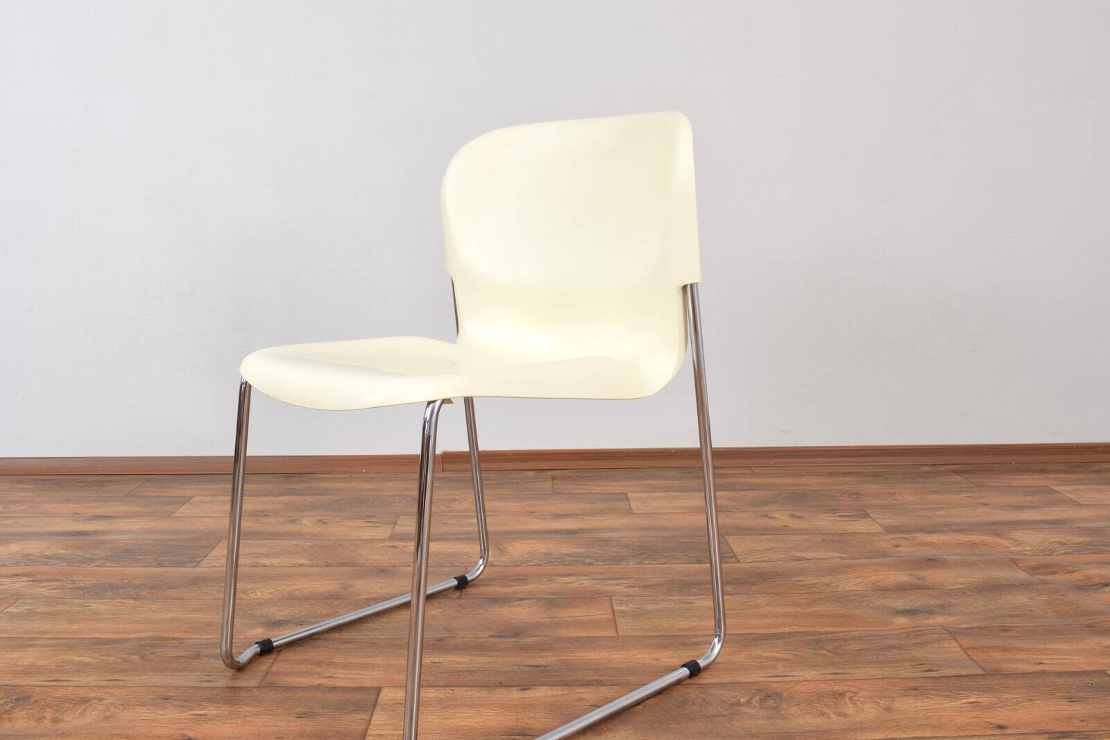 Chaise balançoire sm400k blanche par gerd lange pour drabert, ensemble de 4, années 1980.