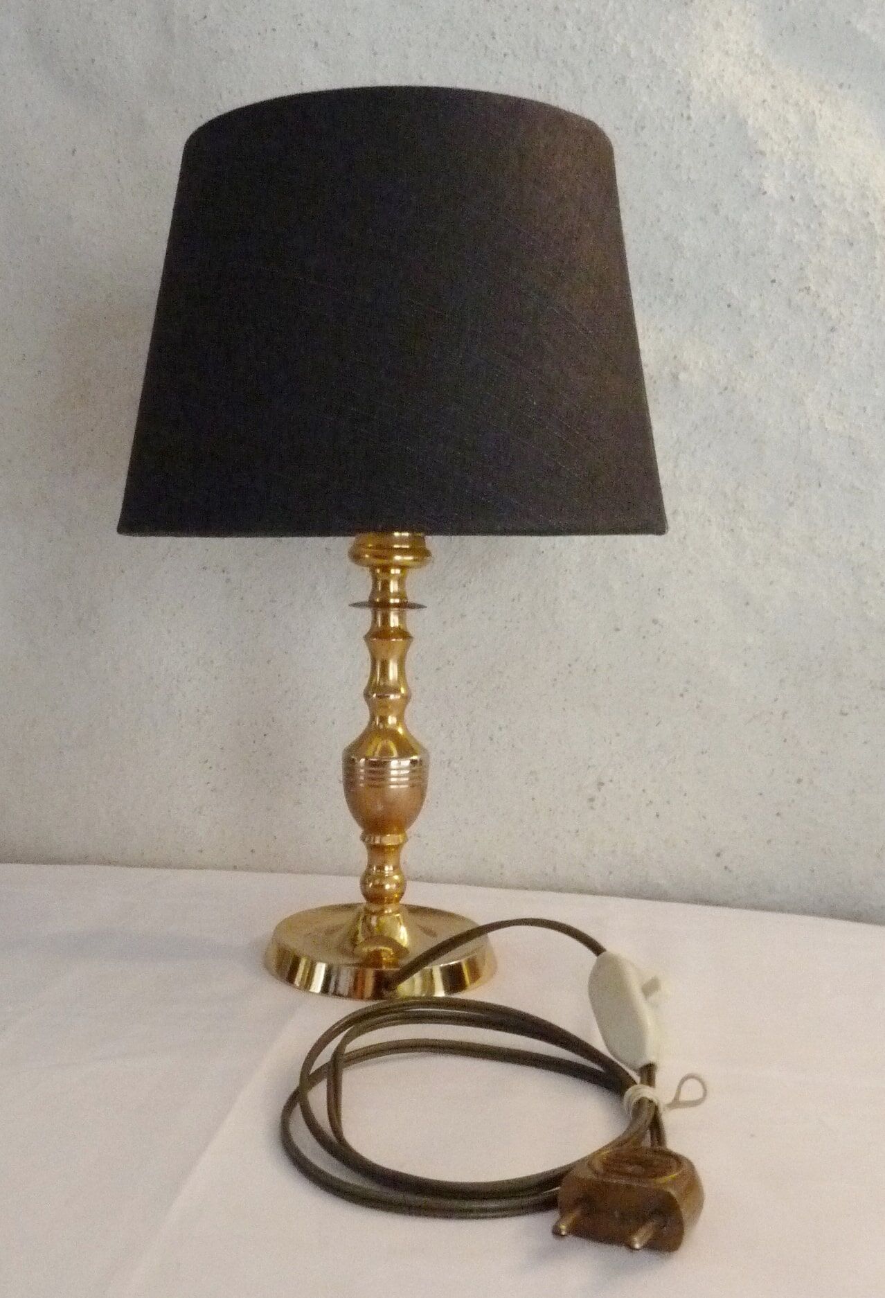 Table lamp
