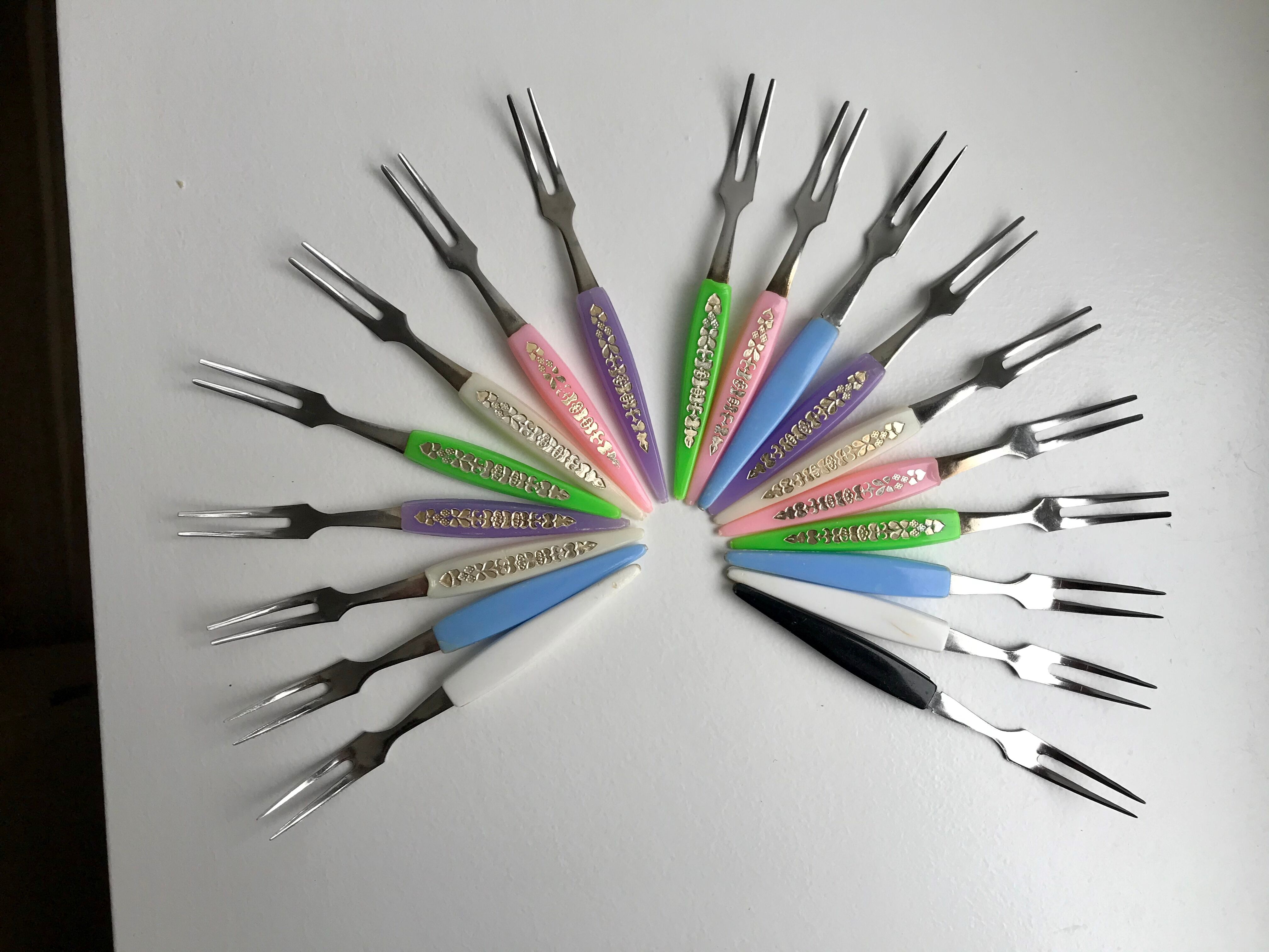 Set of 18 mini forks fruit aperitif 70s