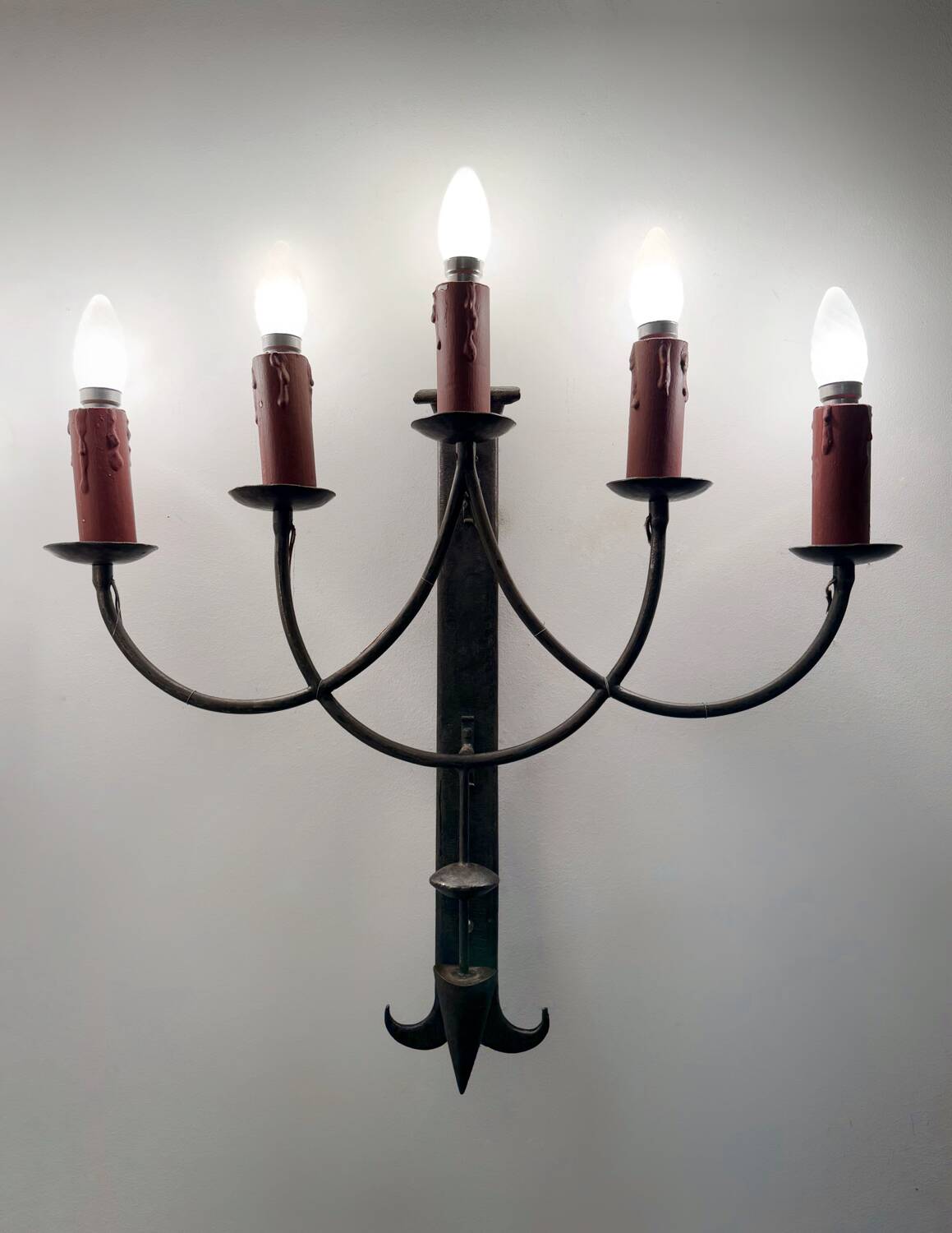 Grande applique fer forgé style gothique années 60