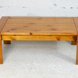 Table basse en pin. France, circa 1970