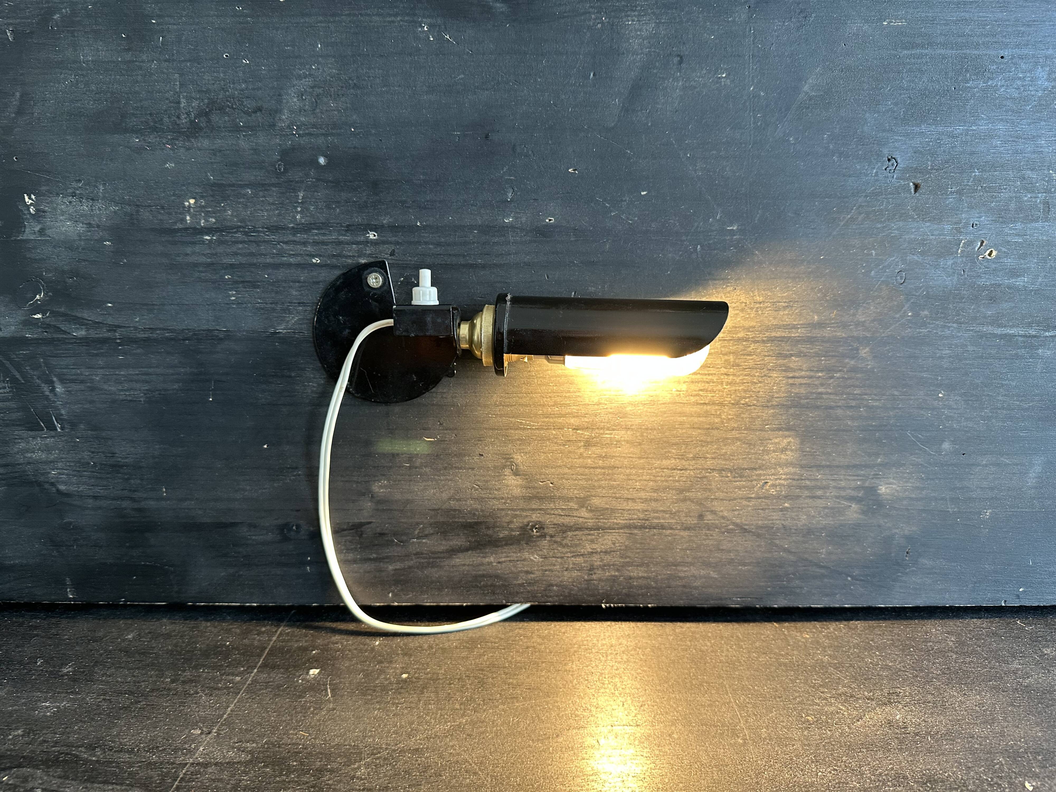 Old black metal and brass wall light, adjustable, 1930s.