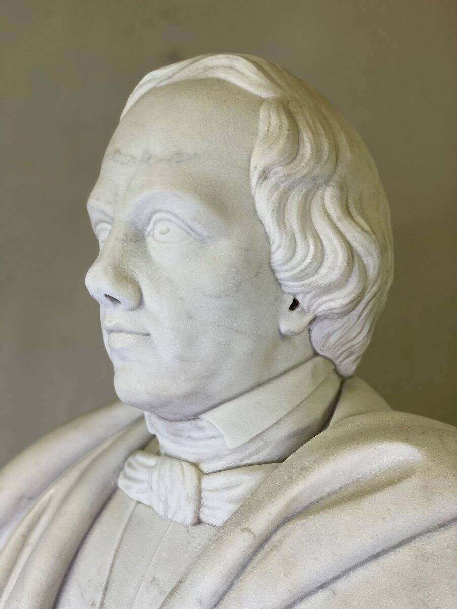 Buste en marbre de Carrare début XIXème siècle
