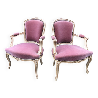 Duo of vintage Louis XV armchairs with pink velvet fabric and cracked white lacquered wood.