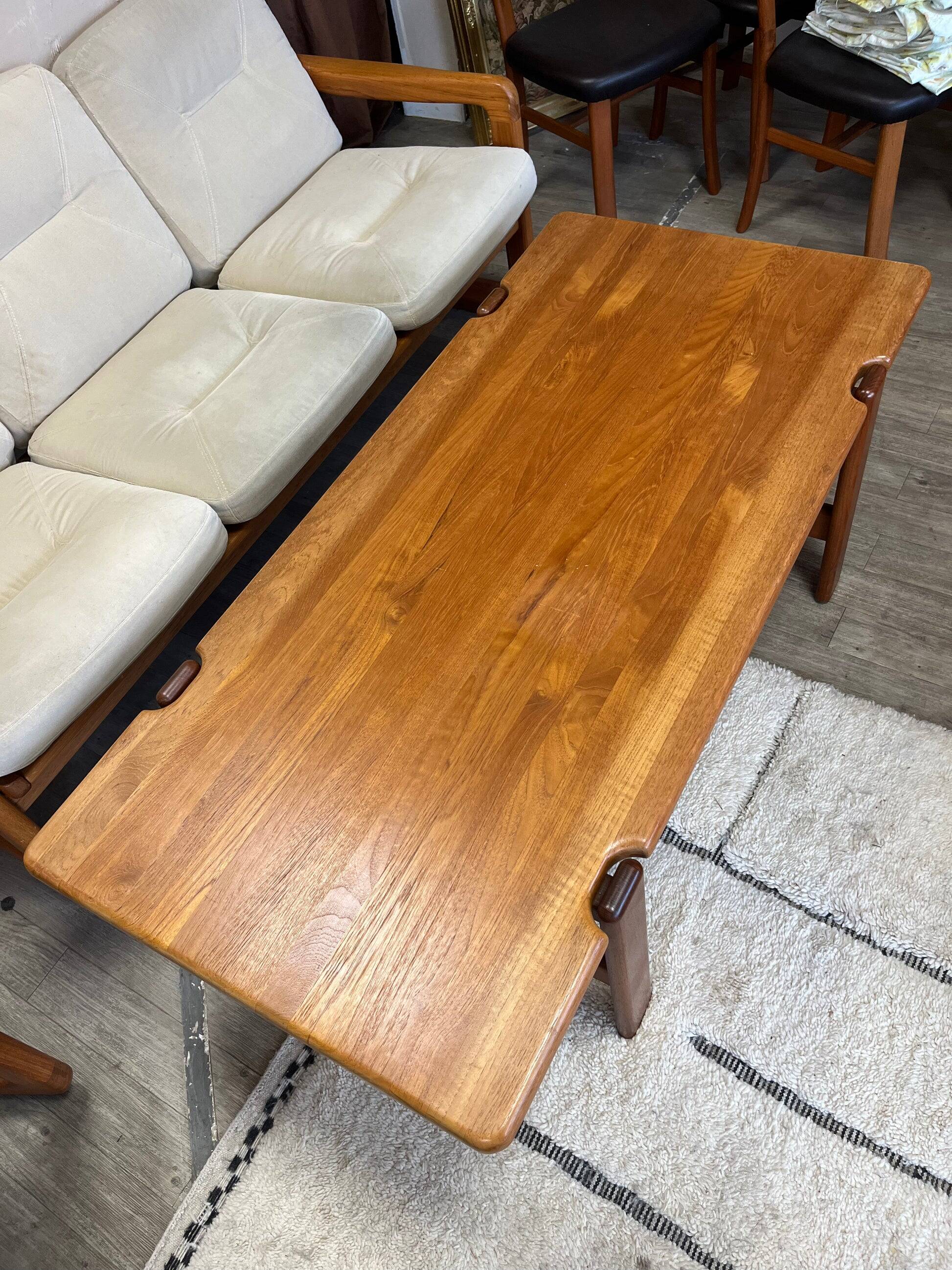 Scandinavian coffee table in solid teak from the 1970s.