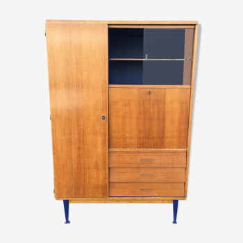 Elegant oak wardrobe