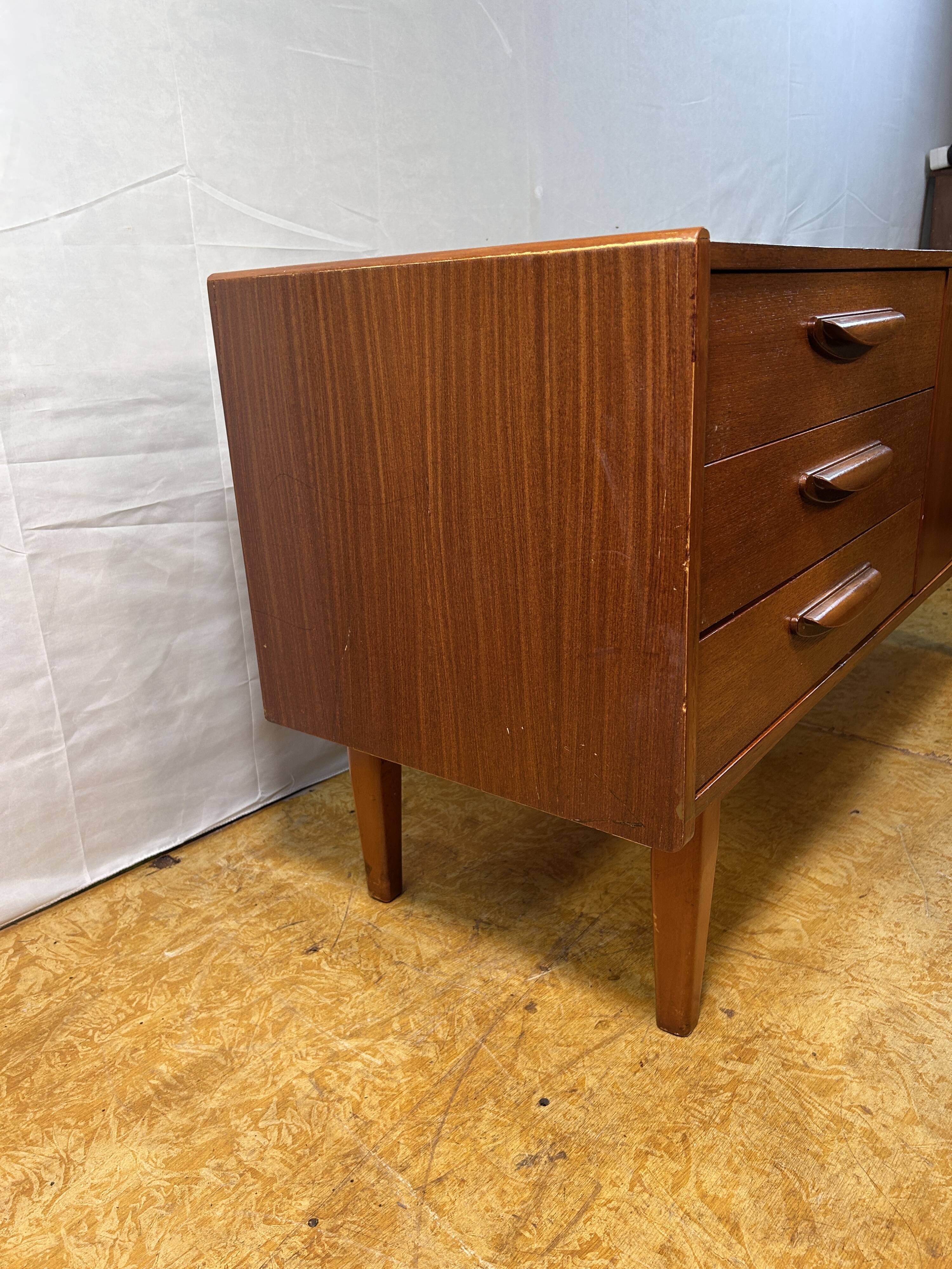 Buffet rétro vintage en teck du milieu du siècle par Stonehill – Gamme Stateroom 1960