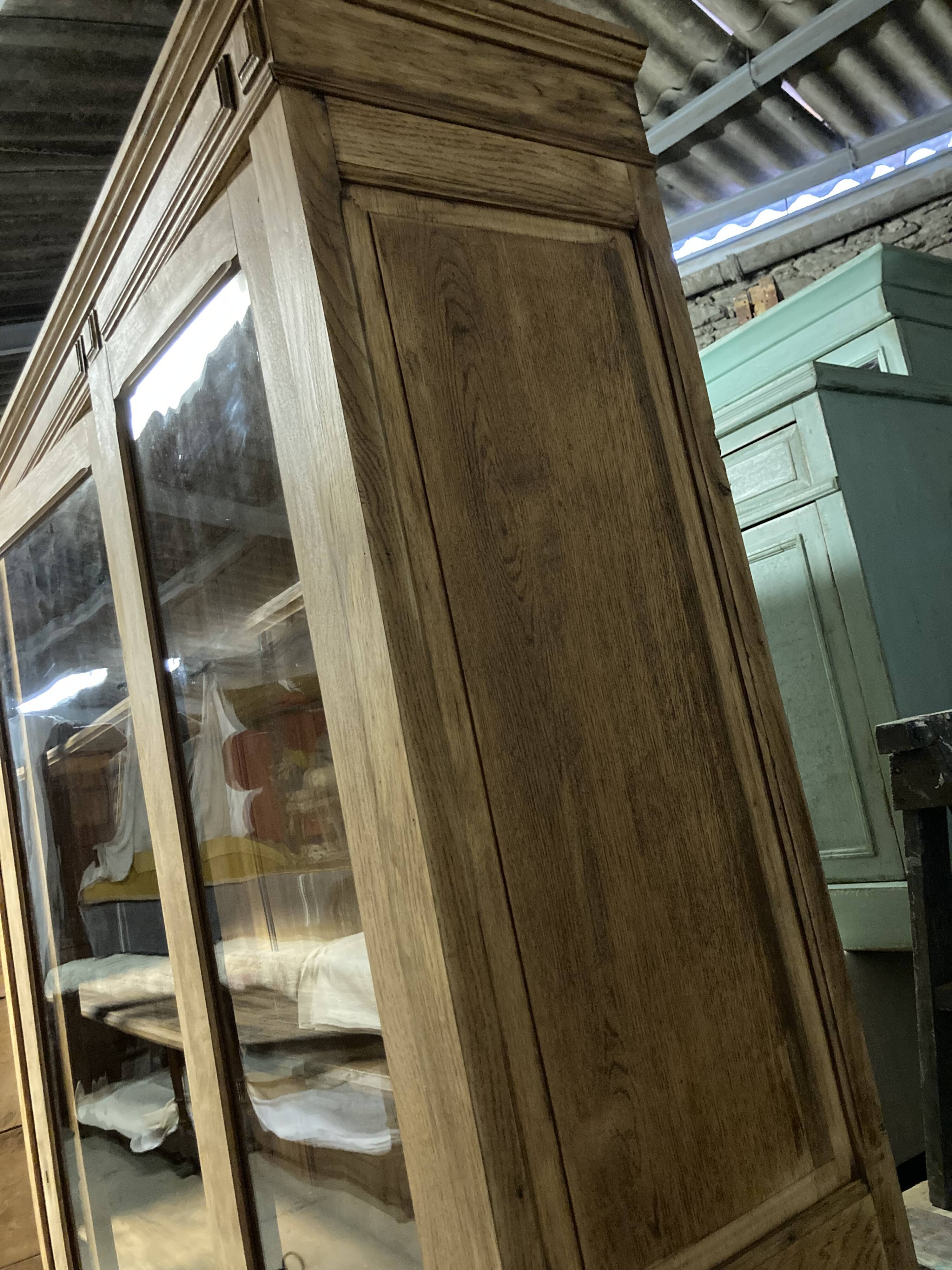 Bookcase 3 oak doors