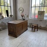 Central island trading counter in walnut