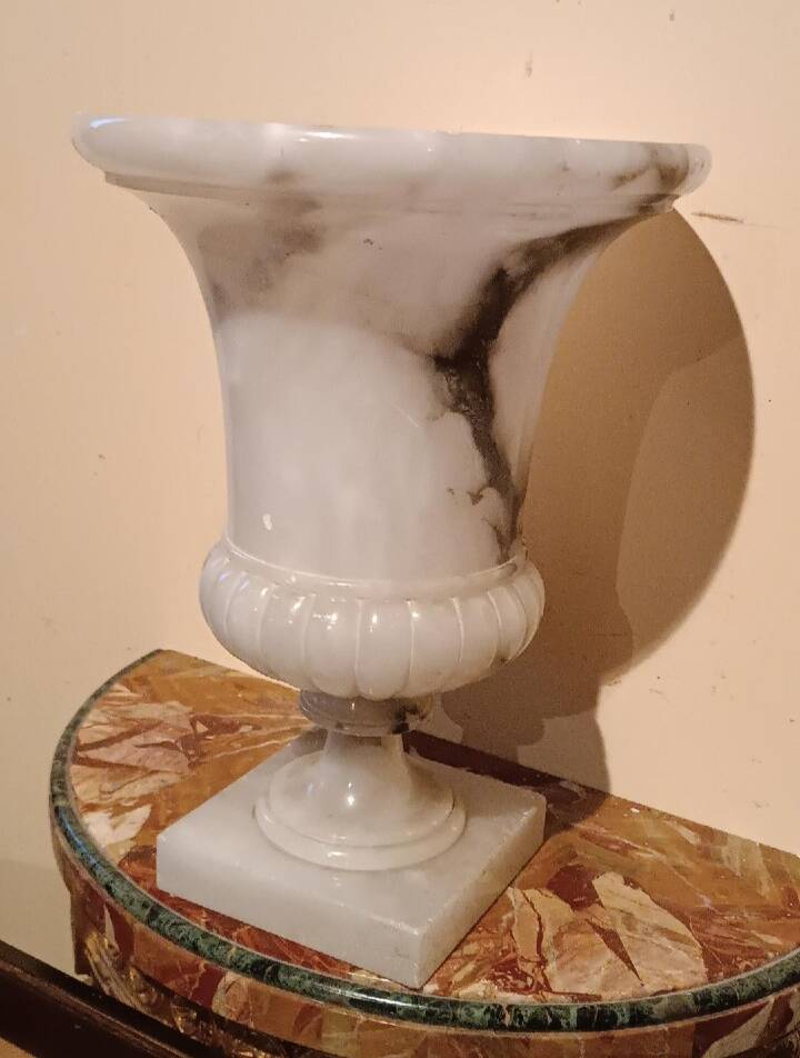Medici vase with a crater in alabaster from the 1950s