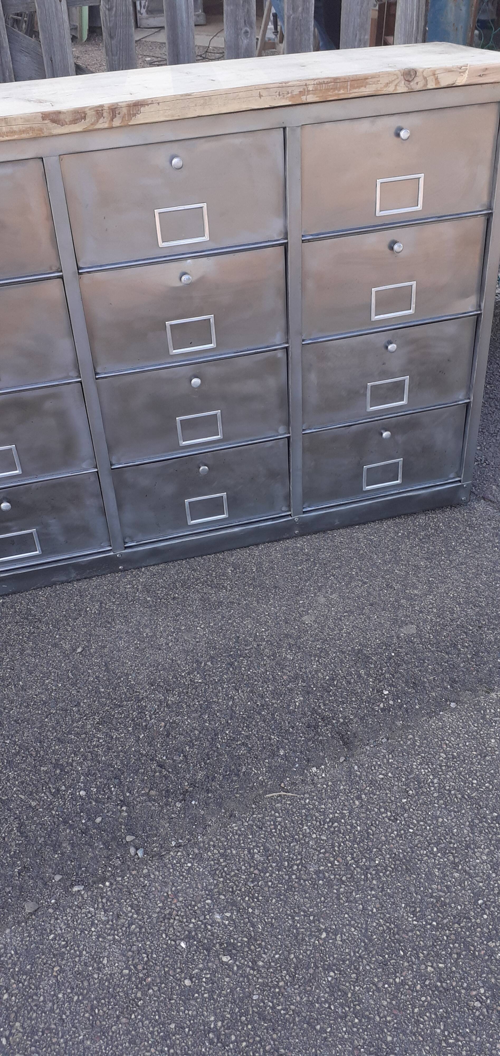 Meuble 12 clapets