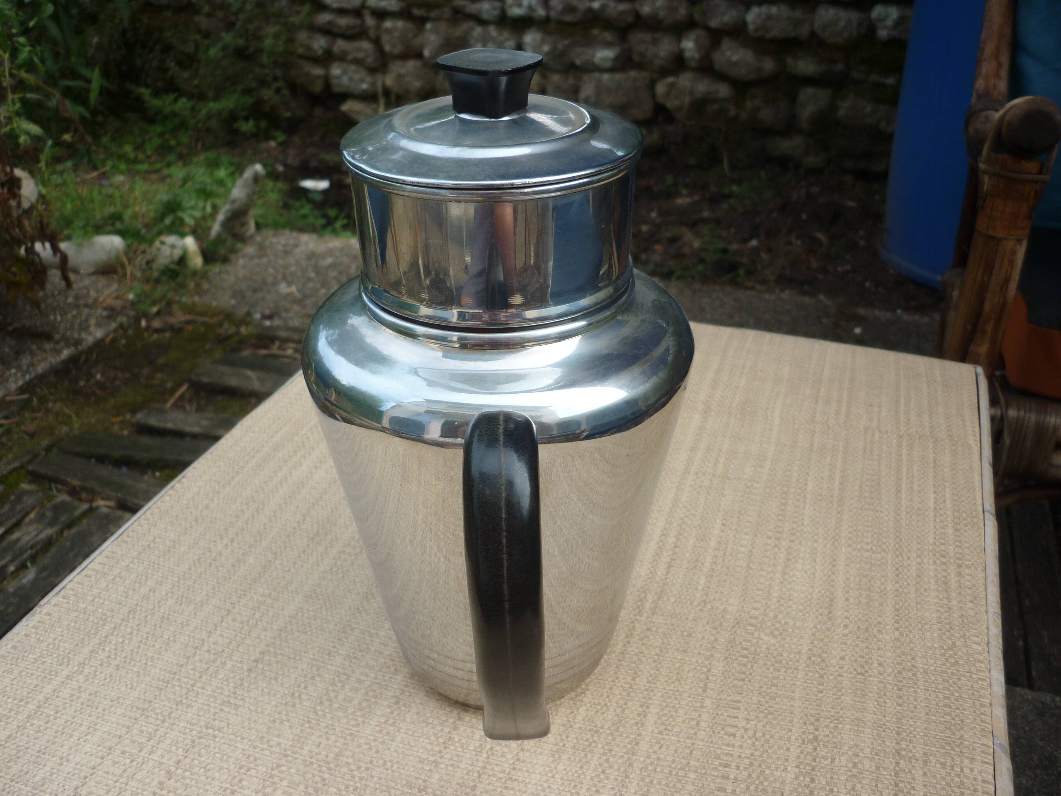 Cafetiere vintage metal chrome and bakelite