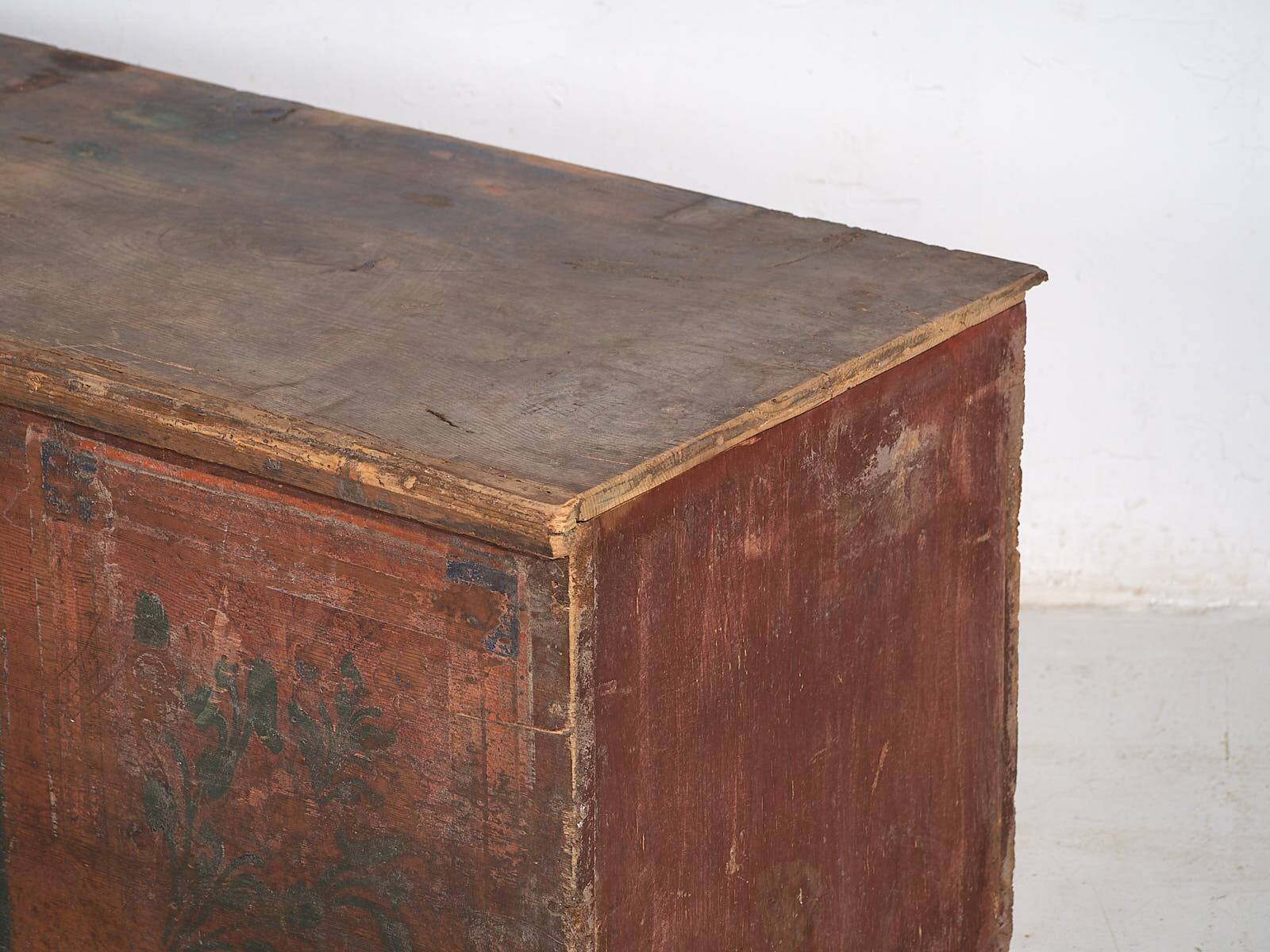 Antique trunk with floral motifs (c.1920) #24