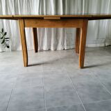 Extendable Closing Table