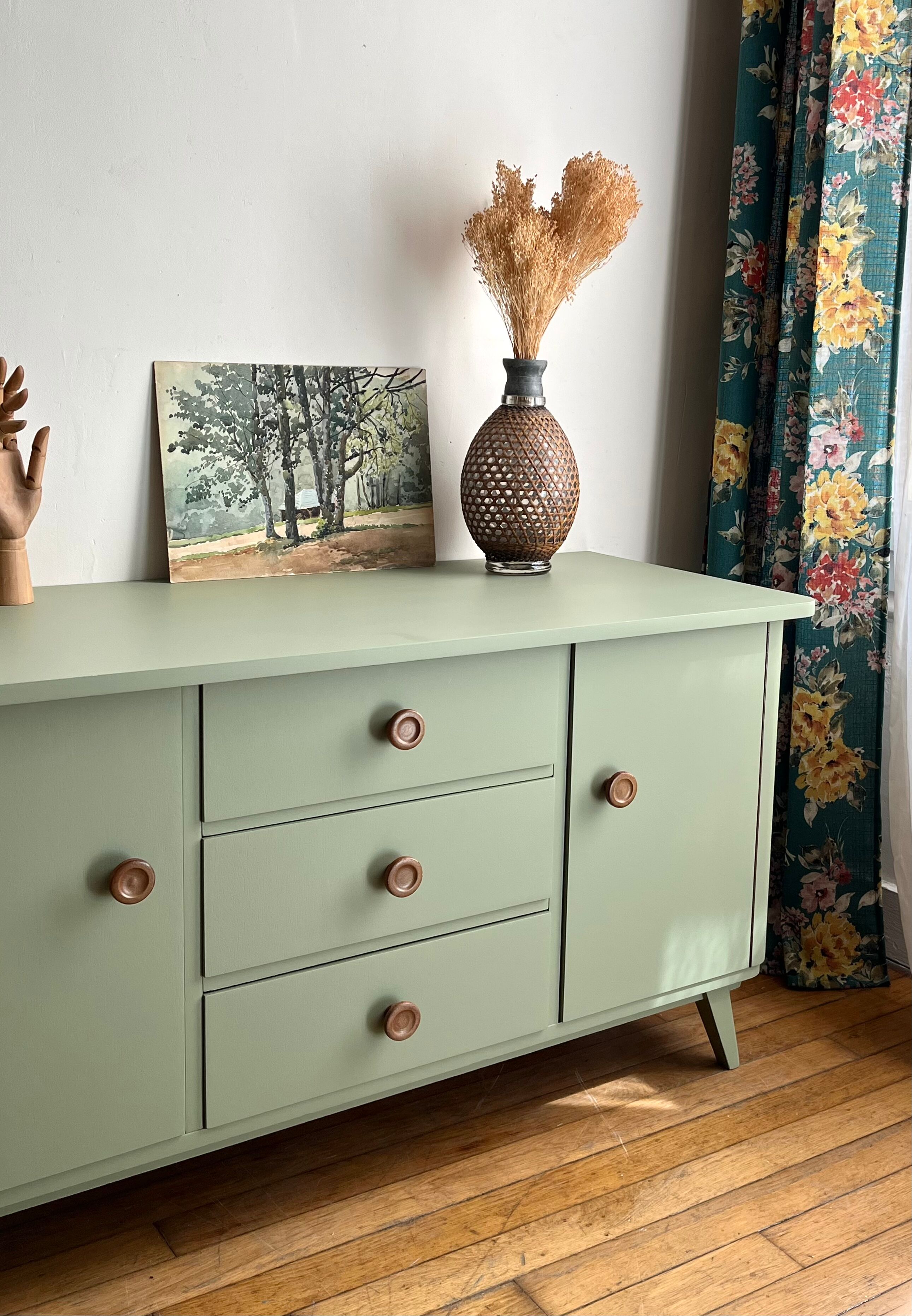 Vintage bass sideboard