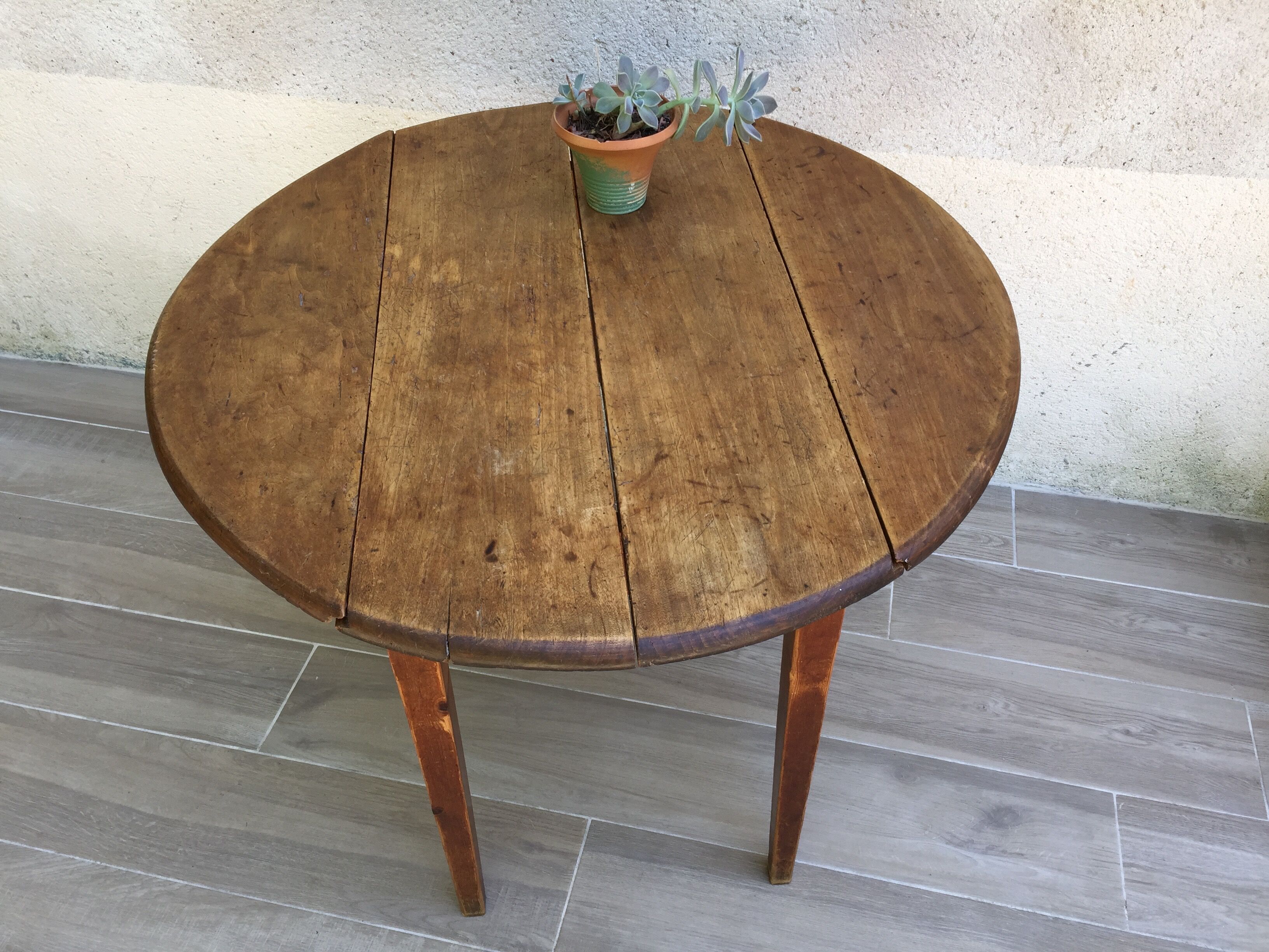 Round table at 2 vintage wood rabats
