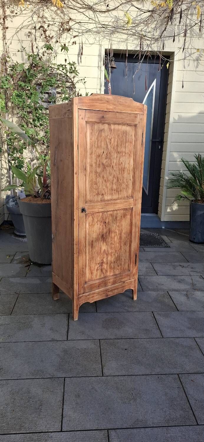 Small renovated Parisian wardrobe