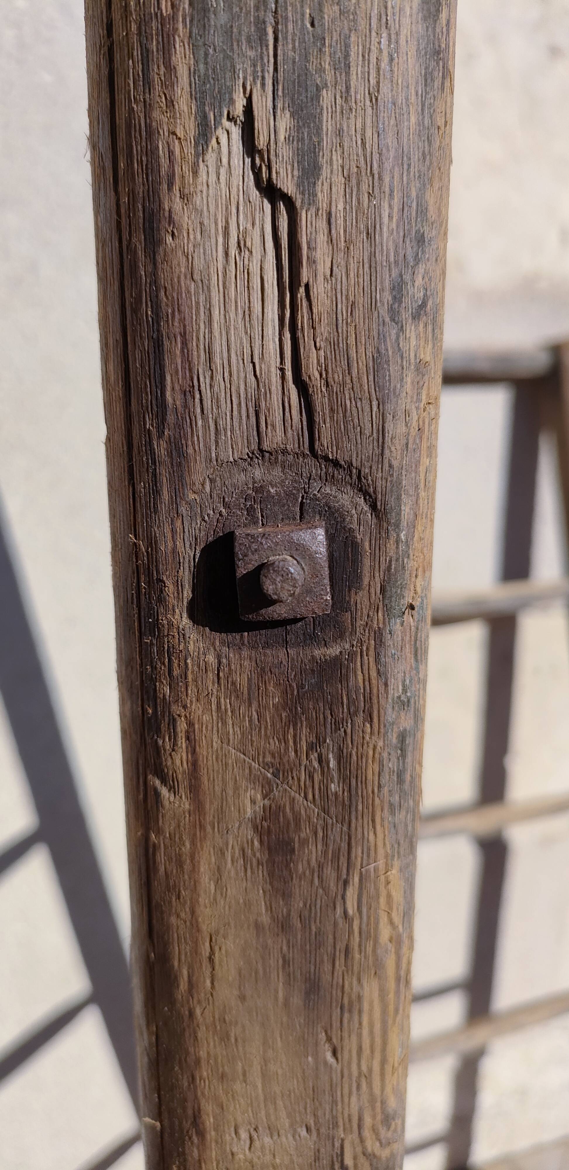 Two weathered wooden ladders H.135 cm