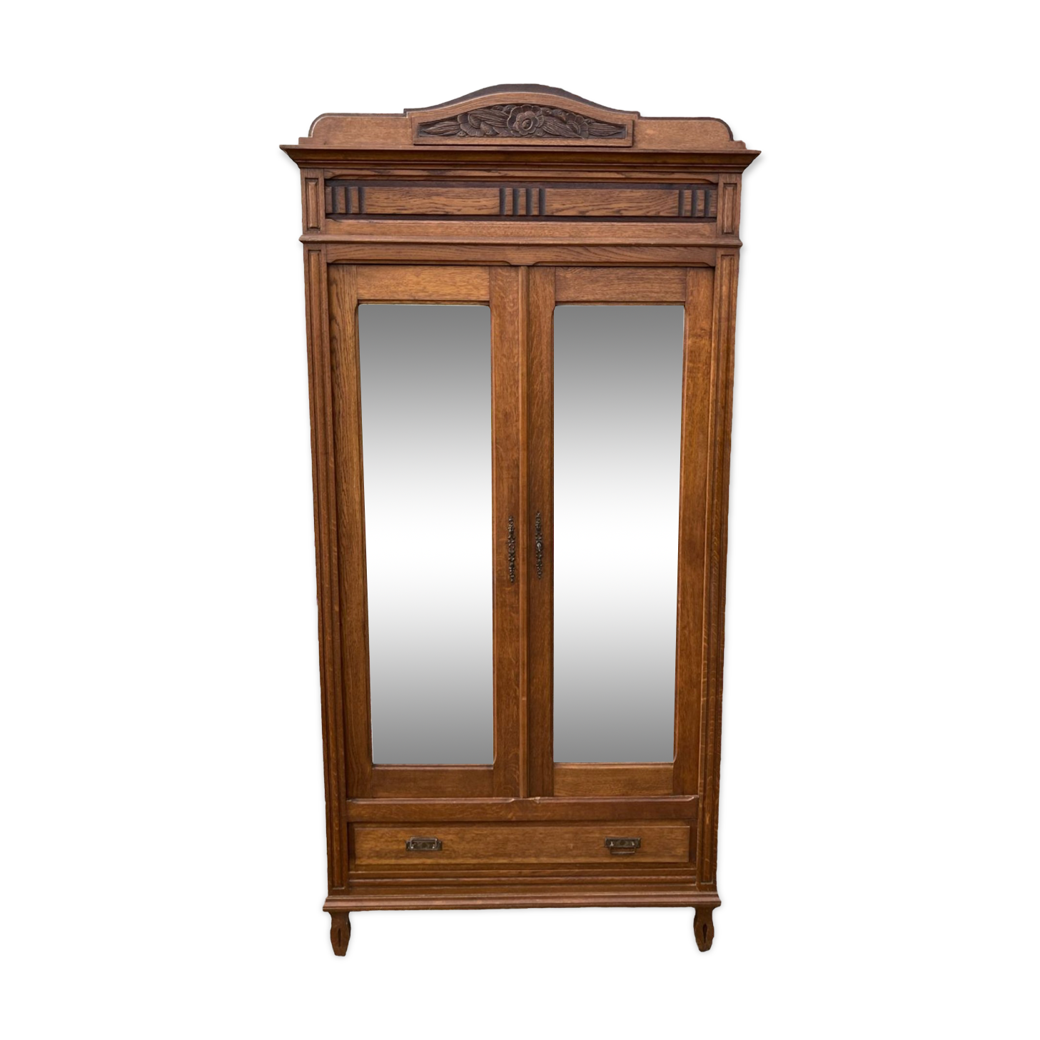 Parisian cabinet with shelves