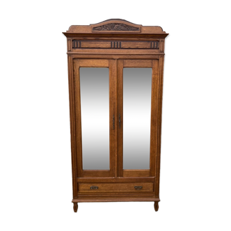 Armoire parisienne étagères