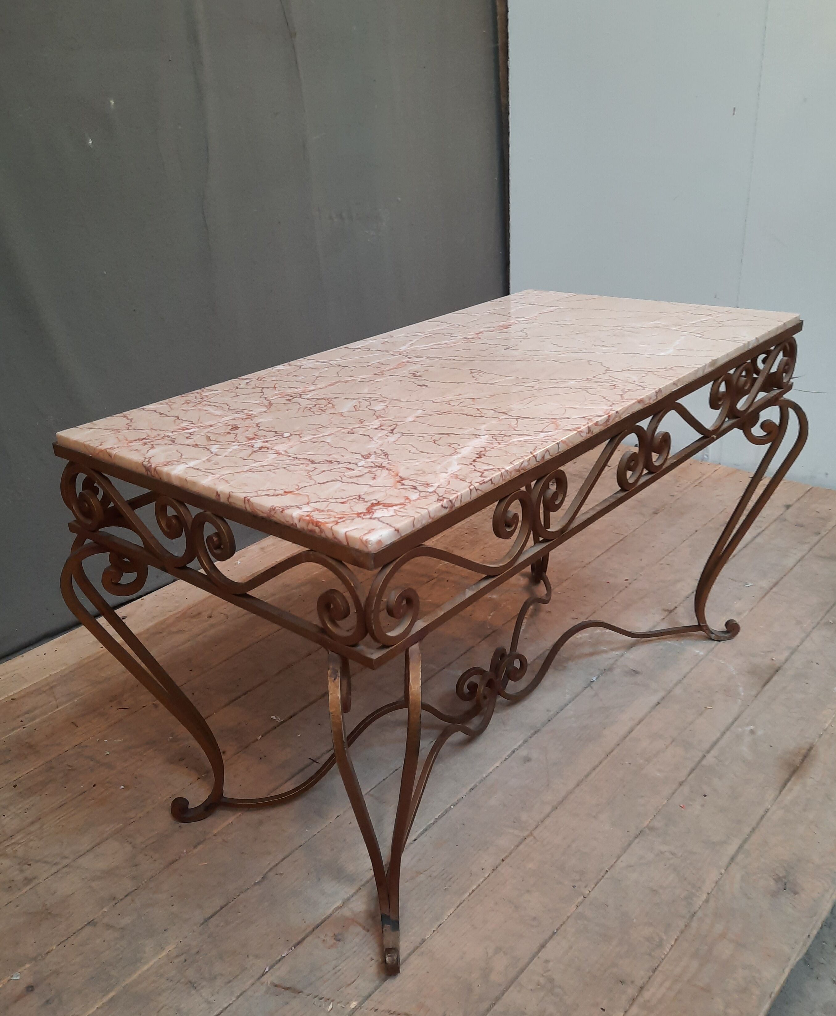 Tablr bass metal and marble