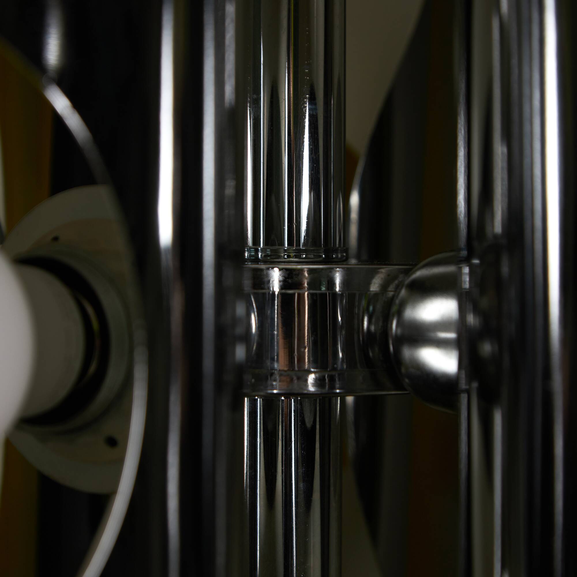 Lustre italien chromé à cinq lumières et abat-jour cylindrique, années 1970