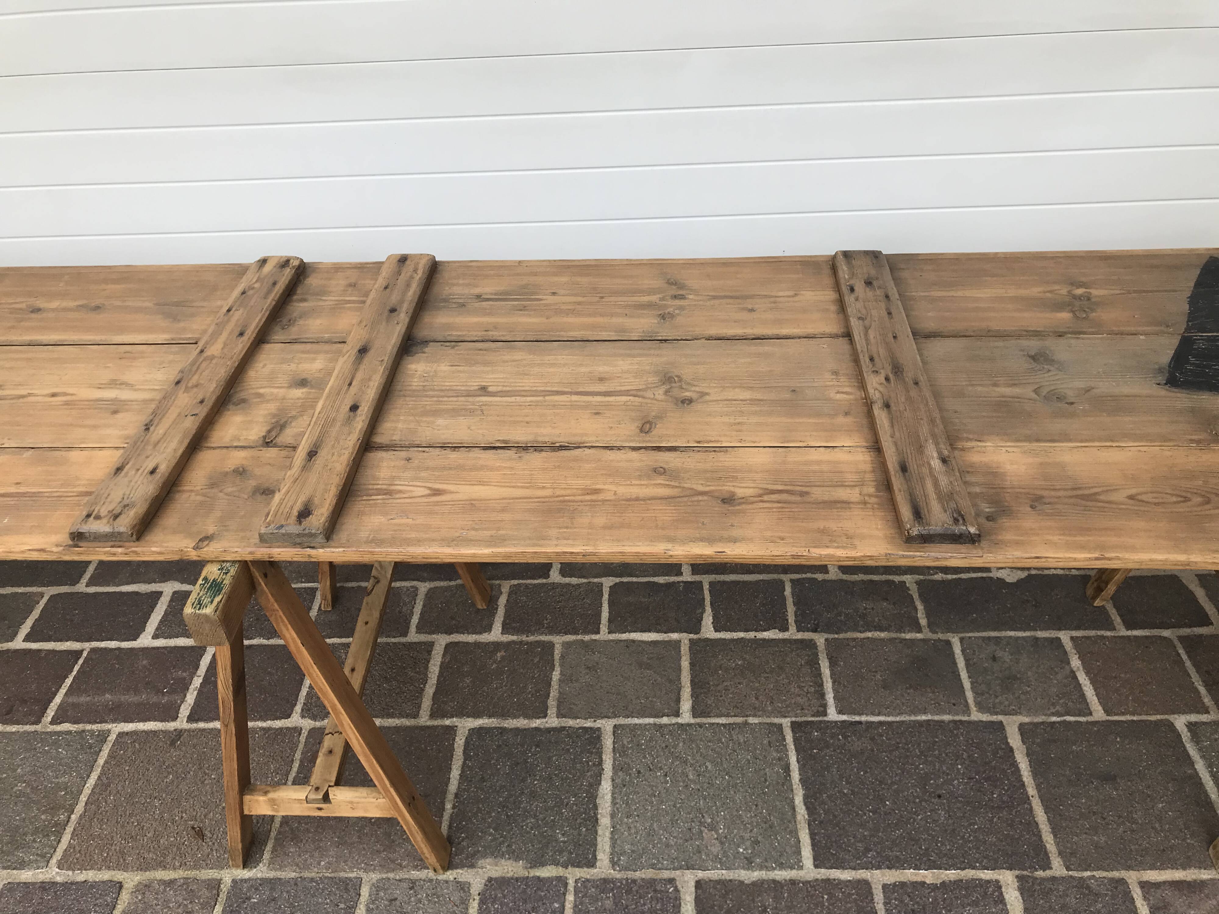 Winegrower's farm table