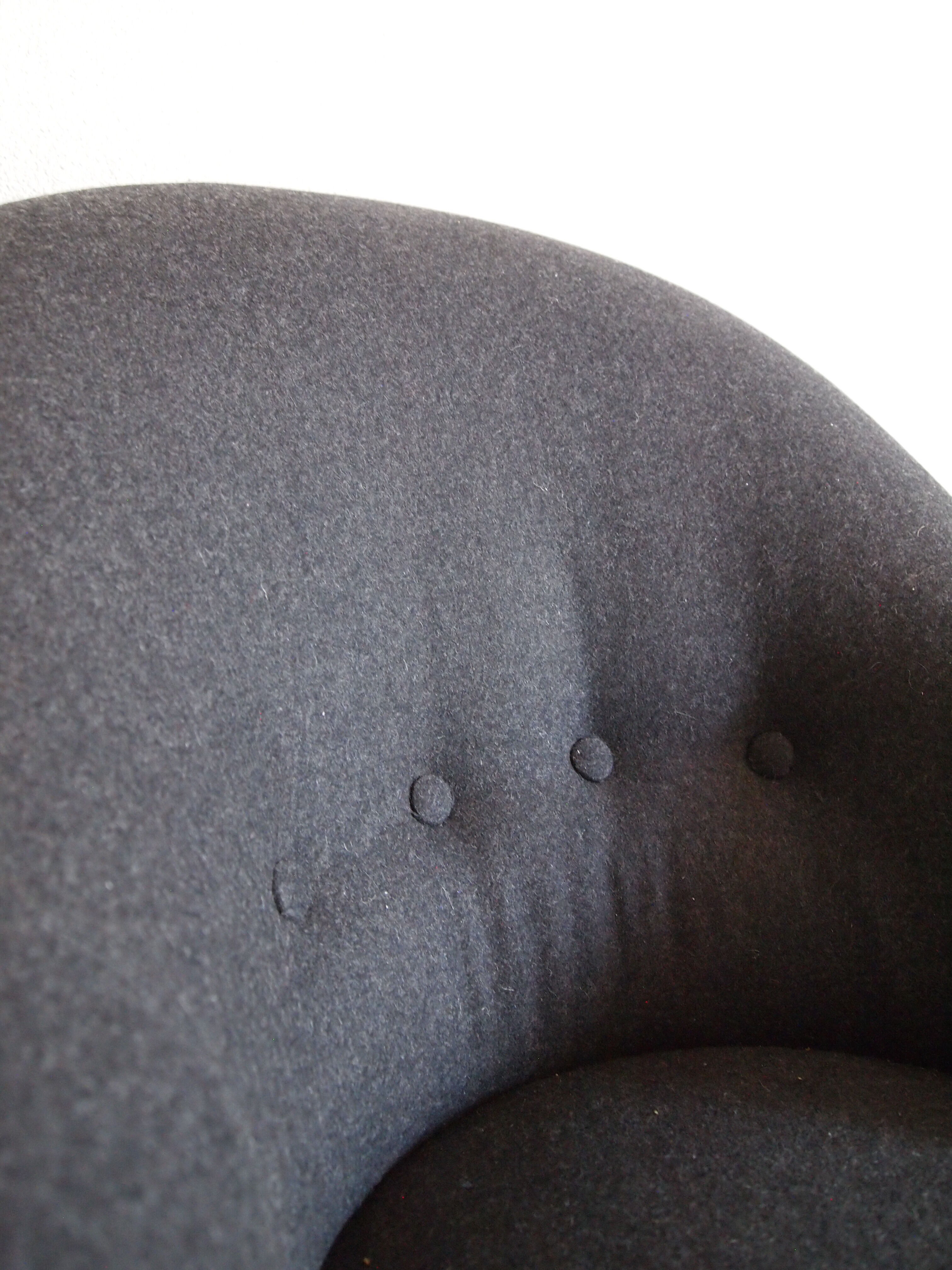 Wool toad chair