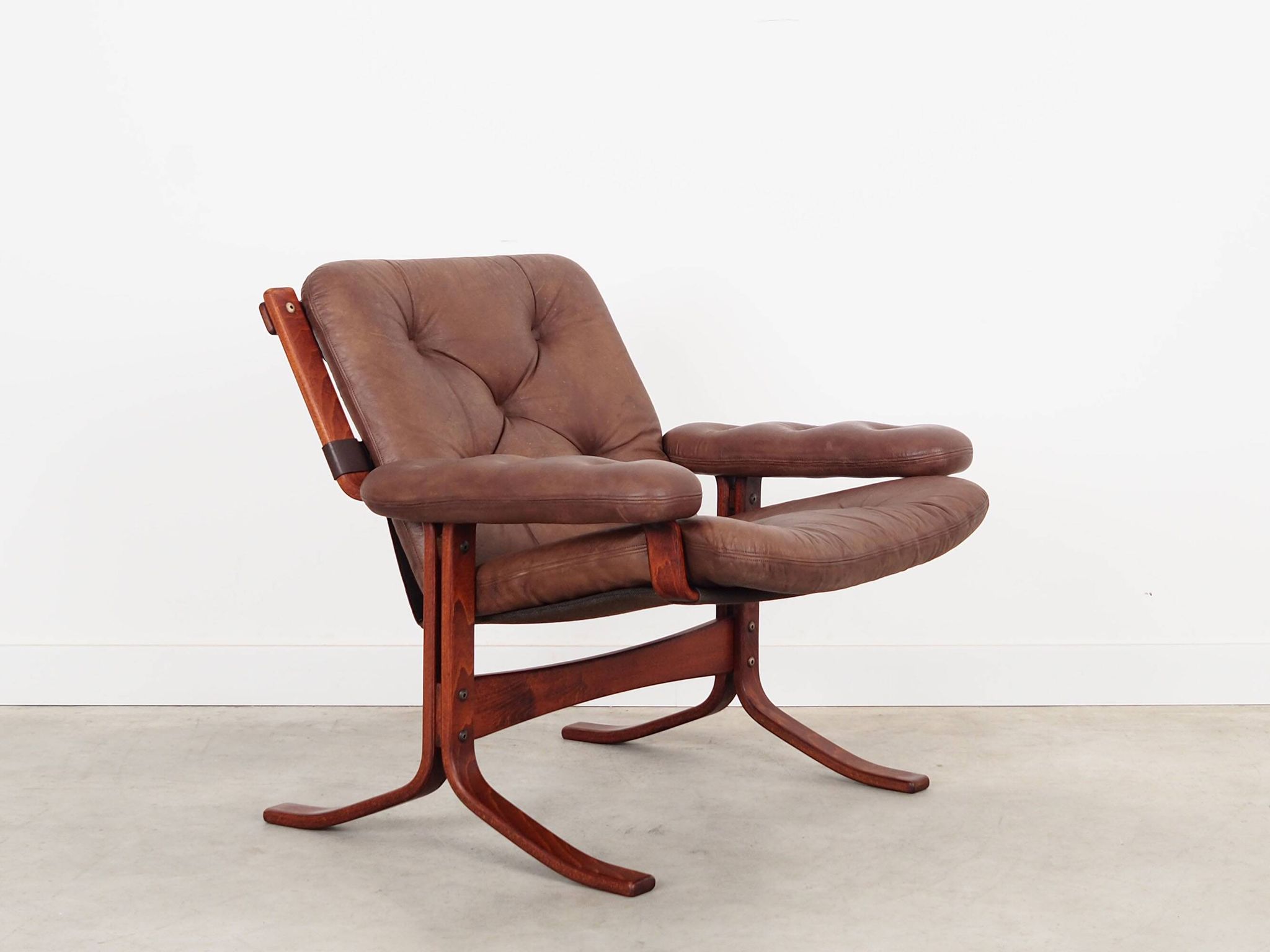 Fauteuil en cuir, design norvégien, années 1970, production : Norvège