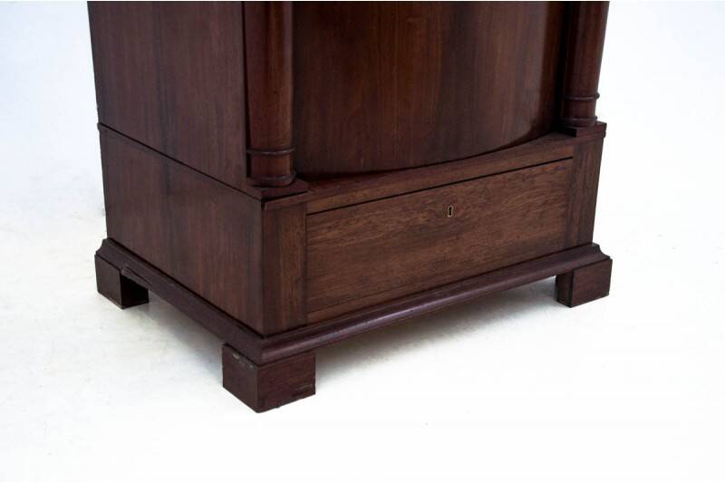 Commode ancienne, Europe du Nord, vers 1860.