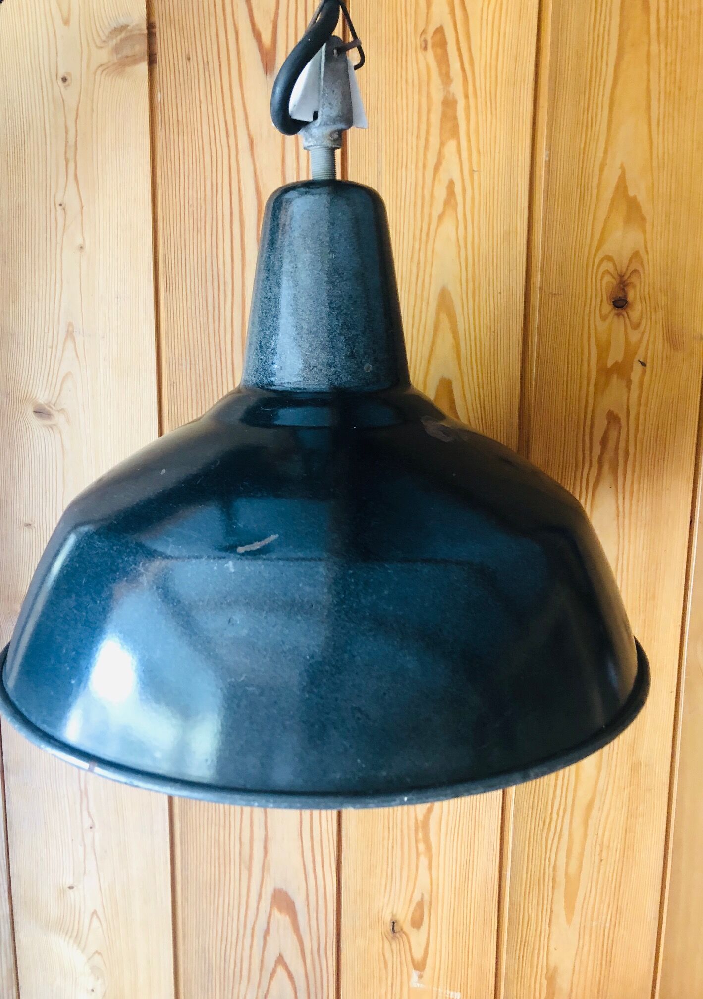 Industrial hanging in black-coloured sheet metal. 42cm diameter. In his juice.