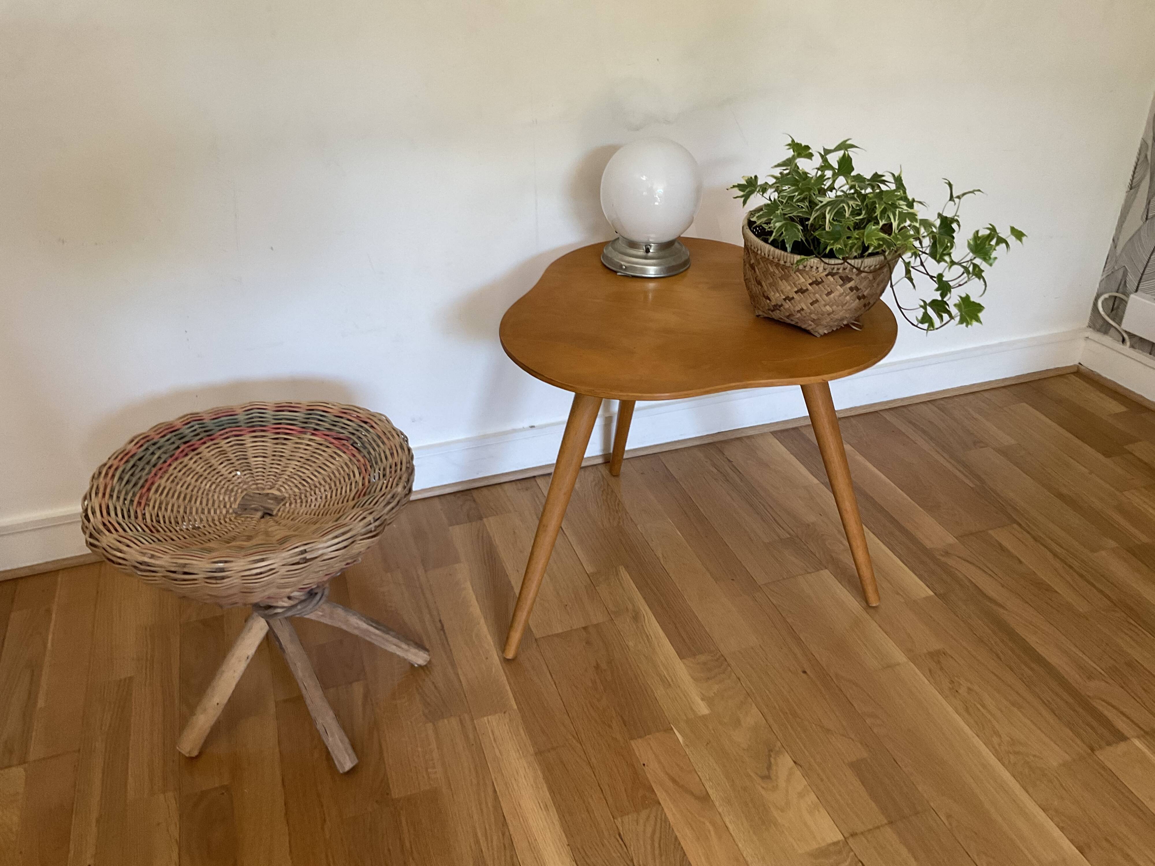 Wicker stool crossed feet