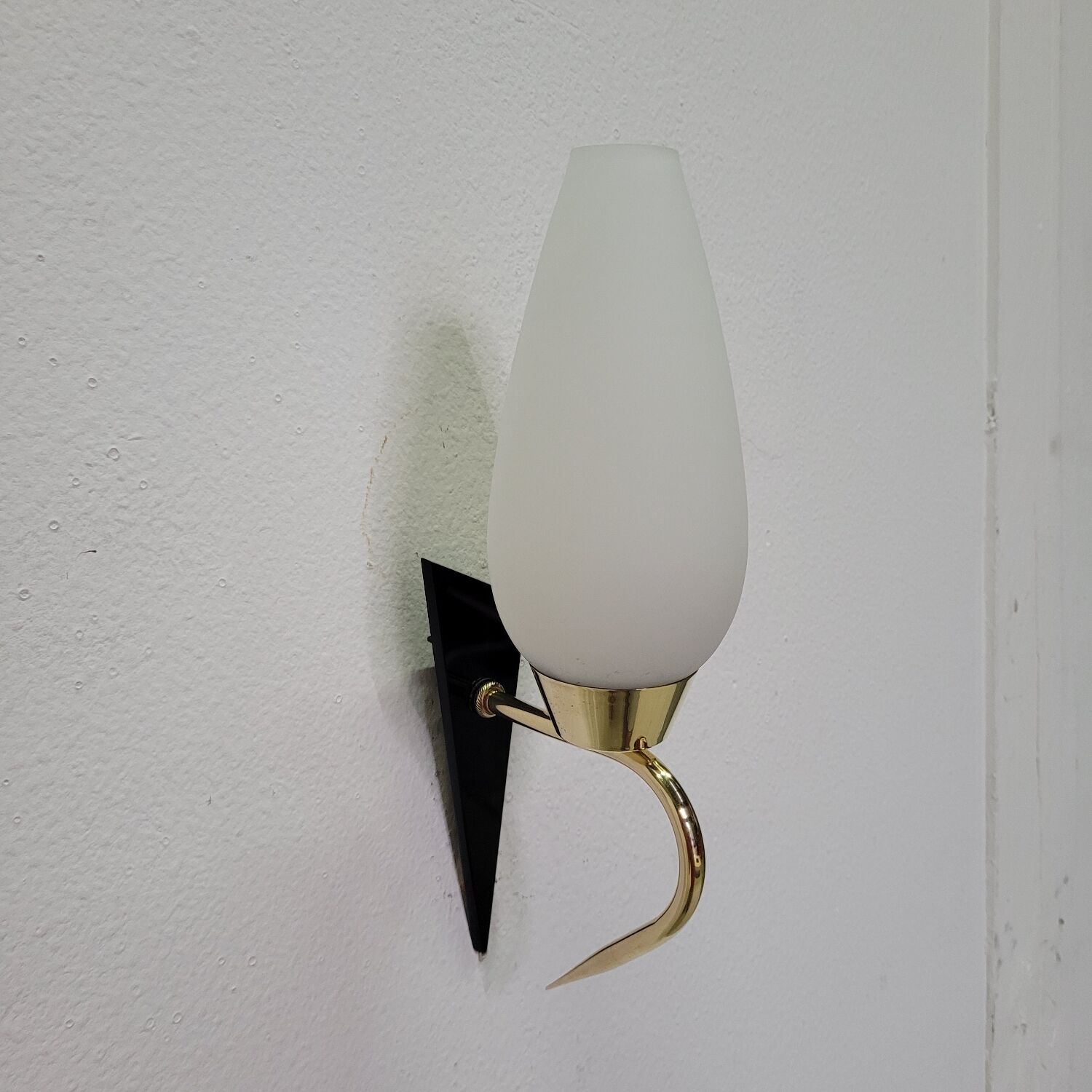 Pair of Arlus wall lights in brass, opaline and lacquered glass from the 1950s